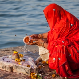 Visit Historic Town of Maheshwar on the banks of Narmada River