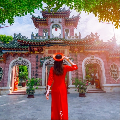 Guided walk through the charming ancient town of Hoi An